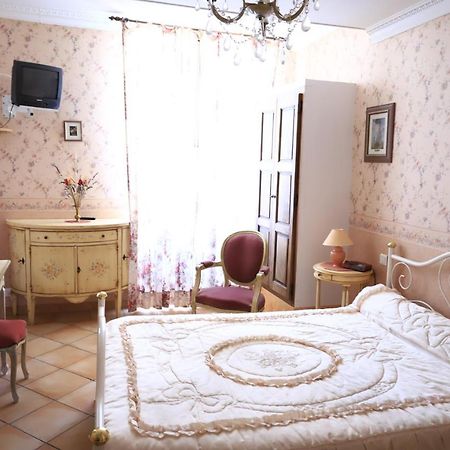Le Baldaquin Bed and Breakfast Moustiers-Sainte-Marie Esterno foto